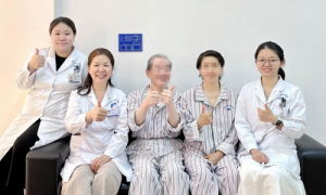 从昆明到深圳1400多公里的信任！87岁昆明退休干部和女儿从昆明奔赴深圳华厦眼科治白内障